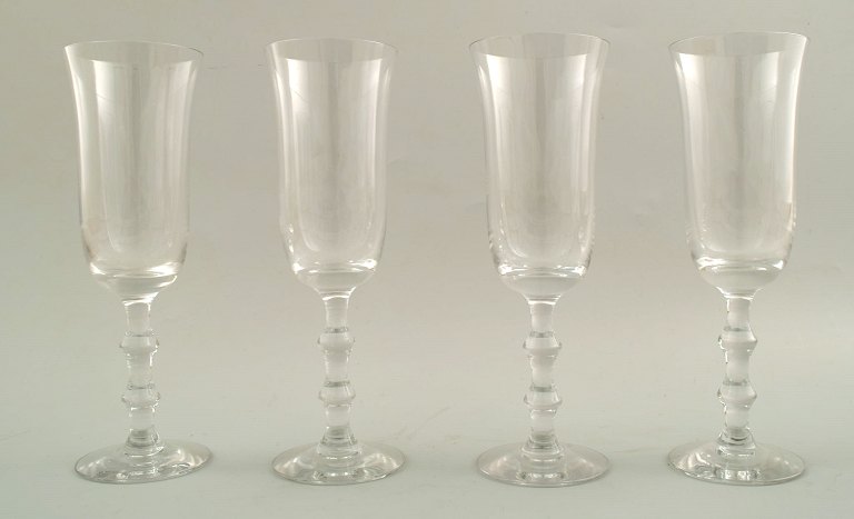 SIMON GATE FOR ORREFORS, A set of four champagne art glasses. 
Designer: Simon Gate.