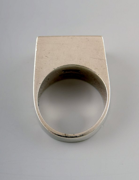 Bent Knudsen Sterling Silver ring in modern stylish danish design, 1960s.