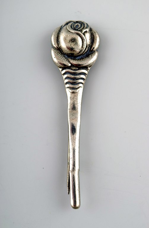 Danish Art Nouveau brooch in silver. 
Early 1900s.