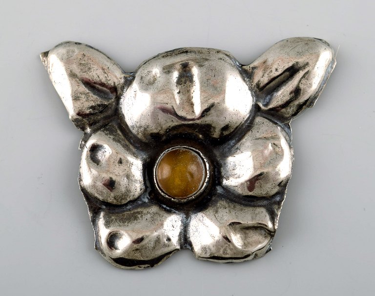 Danish Art Nouveau brooch in silver. 
Early 1900s.