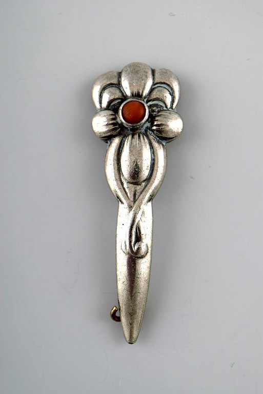 Danish Art Nouveau brooch in silver. 
Early 1900s.