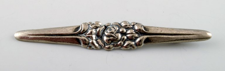 Danish Art Nouveau brooch in silver. 
Early 1900s.