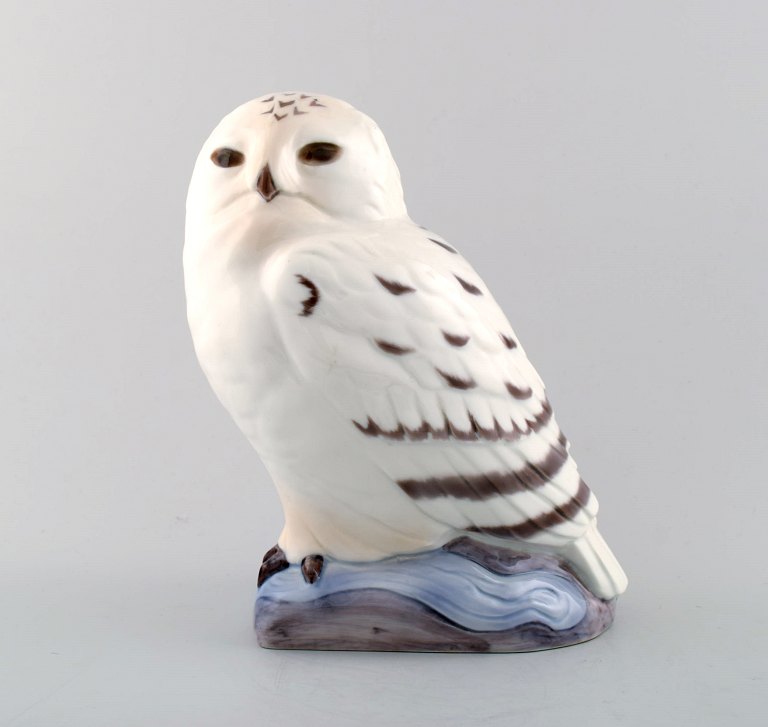 B&G/Bing & Grondahl, Snow owl in porcelain. No. 2475.

