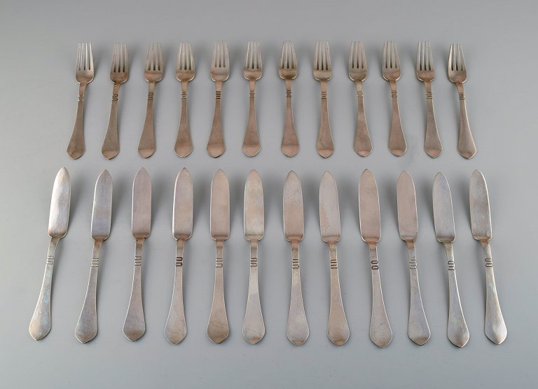 I. Eleonora Møller - Copenhagen (1915 - 1973)
Complete 12 persons fish service, 1930s.