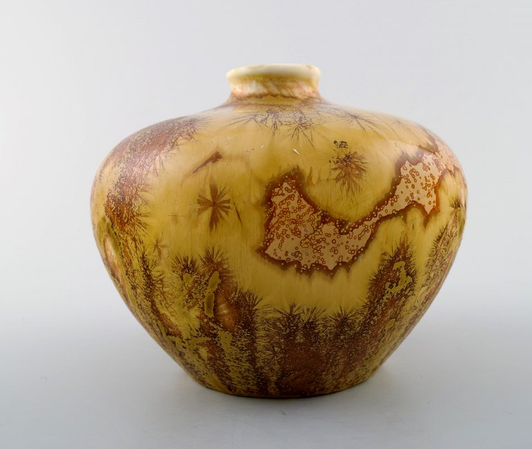 Rare Rörstrand / Rorstrand crystal glaze porcelain vase.
Fantastic glaze.