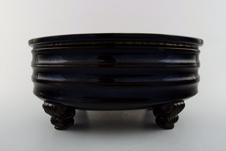 Svend Hammershøi for Kähler. Large Flowerpot / compote with dark blue glaze.