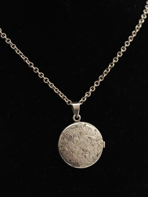 Medallion D. 2.5 cm. and chain sold