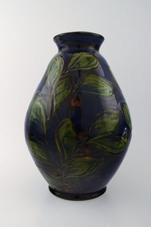 Kähler, Denmark, glazed stoneware vase in modern design.
1930 / 40s. Cow horn technique.