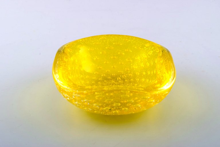 Murano art glass bowl in yellow.