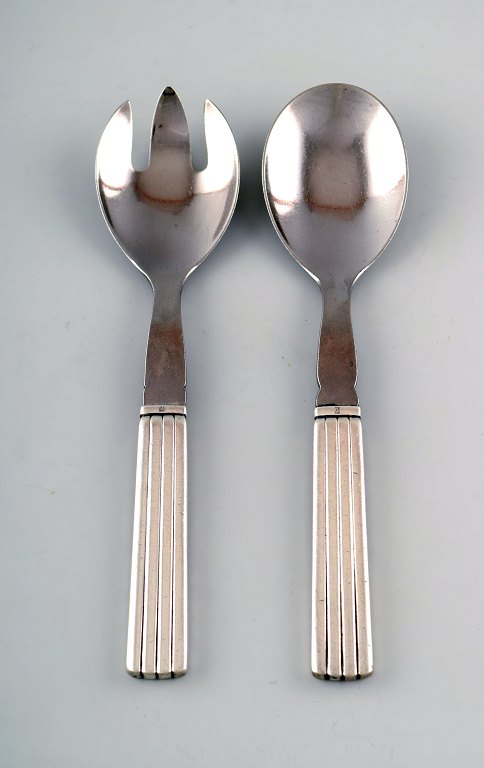 Bernadotte sølvbestik Georg Jensen Salatsæt.
Bernadotte, Georg Jensen sølvbestik, bestikmønster nr. 9 Bernadotte 
sterlingsølv 925. 
Længde 19,5 cm.