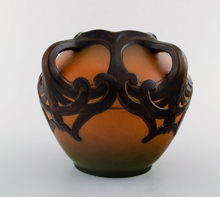 Ipsens enke art nouveau keramikvase.
