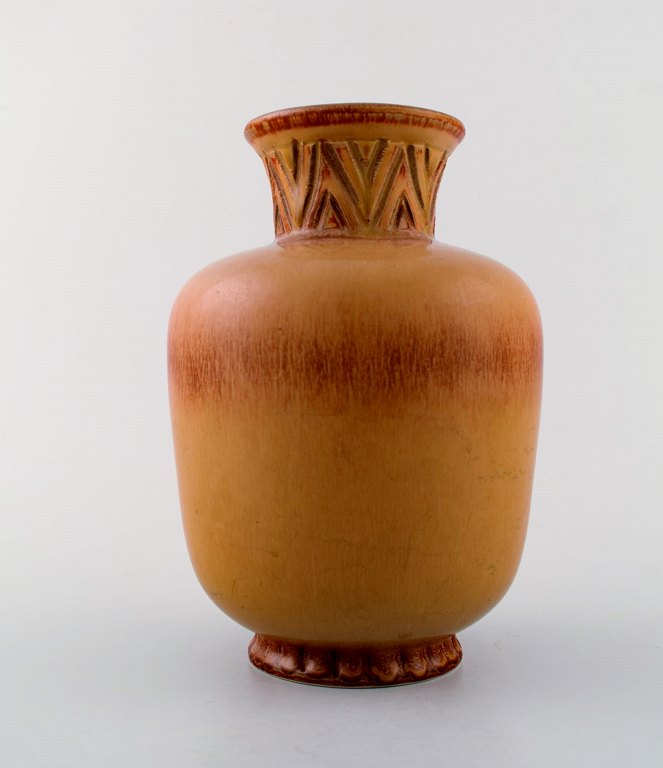 Rorstrand / Rörstrand stoneware vase by Gunnar Nylund.
