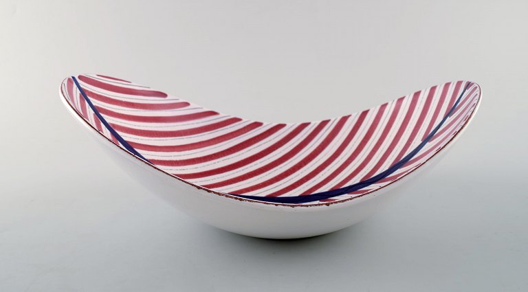 Large bowl, Stig Lindberg, Gustavsberg studio. Faience. 1940 s.