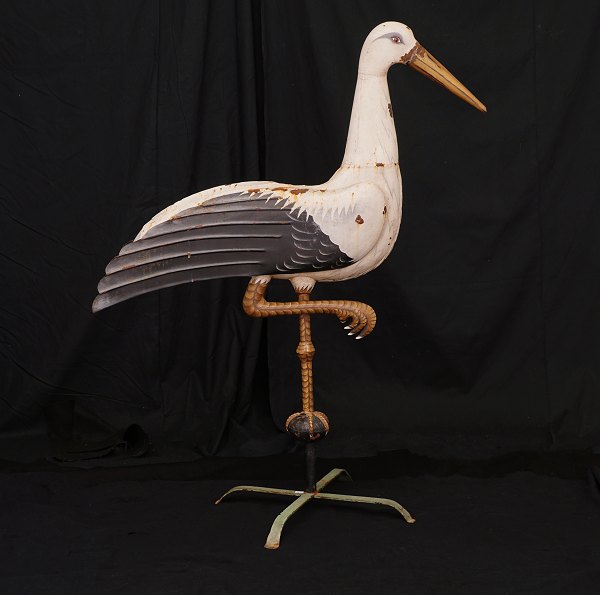 Grosse Gartenfigur in Form von einem Storch, Metall. Frankreich um 1880. H: 
101cm. B: 89cm