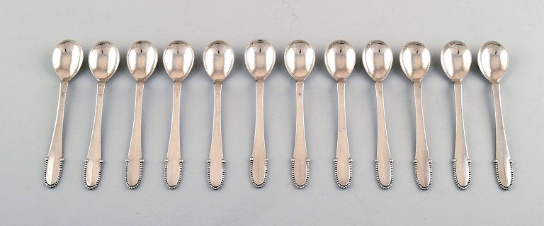 Georg Jensen Beaded 12 tea spoons in full silver.
