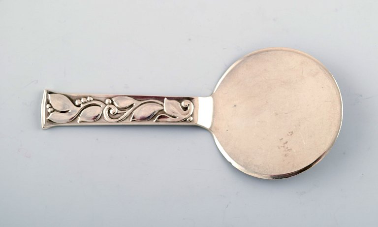 Evald Nielsen No. 30 (leaf pattern), serving spade in sterling silver.
