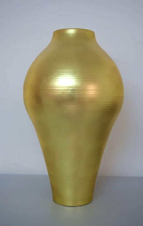 Marcel Wanders. Colossal Floor Vase from the Gold Collection series.
Ceramic coated with gold leaf.