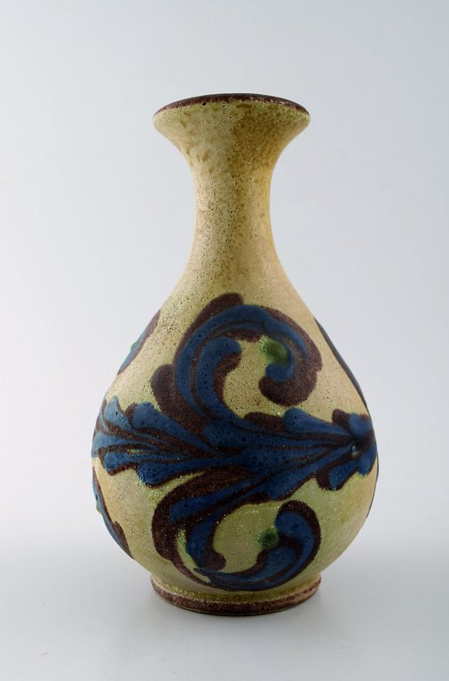Kähler, Denmark, glazed stoneware vase in modern design.
1930/40 s. Cow horn technique.