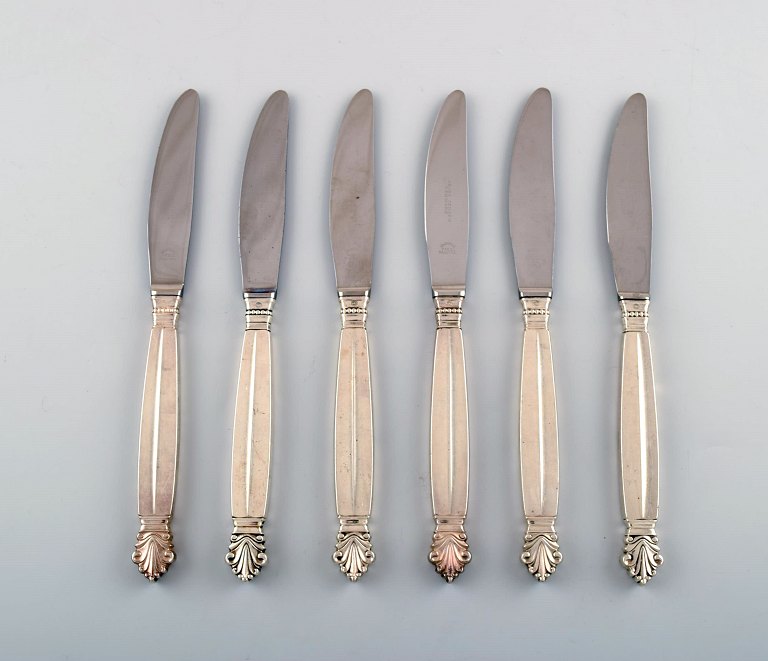 6 Georg Jensen Dronning Sterling Sølv, 6 middagsknive med langt skaft. 

