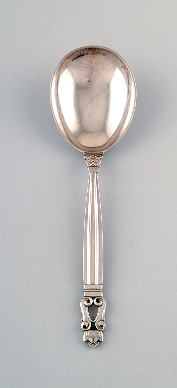 Georg Jensen "KONGE" serveringsske.
