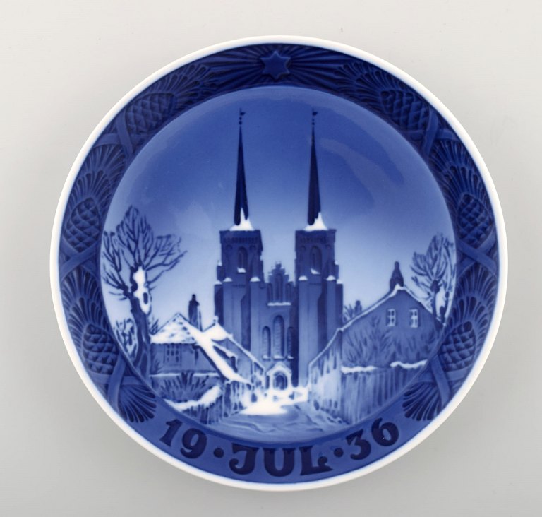 Royal Copenhagen, Christmas plate from 1936.
