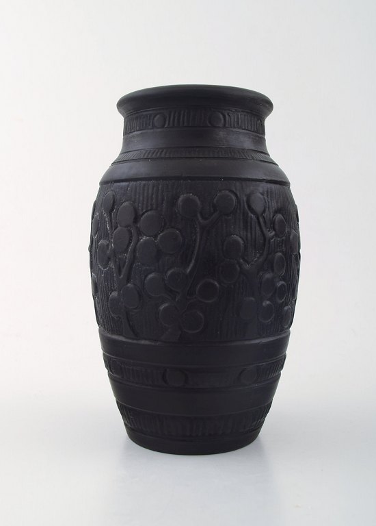 Hjorth beautiful ceramic vase in Bindesbøll style.
