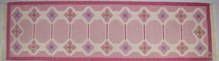 Rölakan, Swedish design 1960s. Pink carpet.