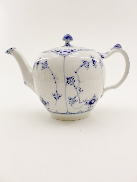 Royal Copenhagen blue fluted half lace tea pot  1/611