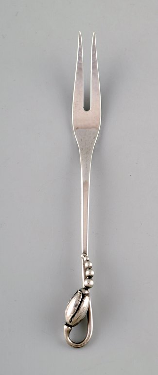 Georg Jensen Sterlingsølv Magnolia pålægsgaffel. 1915-1930.
