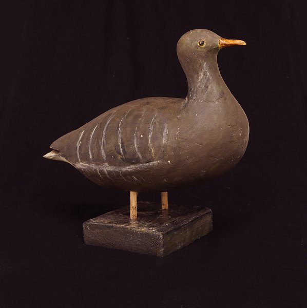 Swedish folkart: A bird, wood. Late 19th Century. H: 28cm. L: 37cm