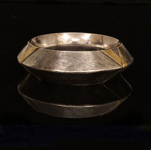 Ulrik Jungersen, Dänemark: Armring aus teilweise vergoldetem Sterlingsilber. D: 
6,3cm