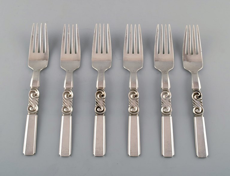 Georg Jensen. Cutlery, Scroll no. 22, hammered Sterling Silver consisting of: 6 
dinner forks.
