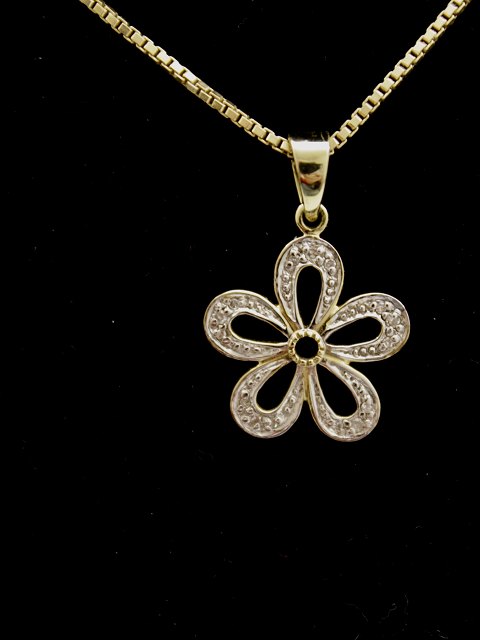 14ct carat necklace 46 cm. with star pendant  with numerous small diamonds