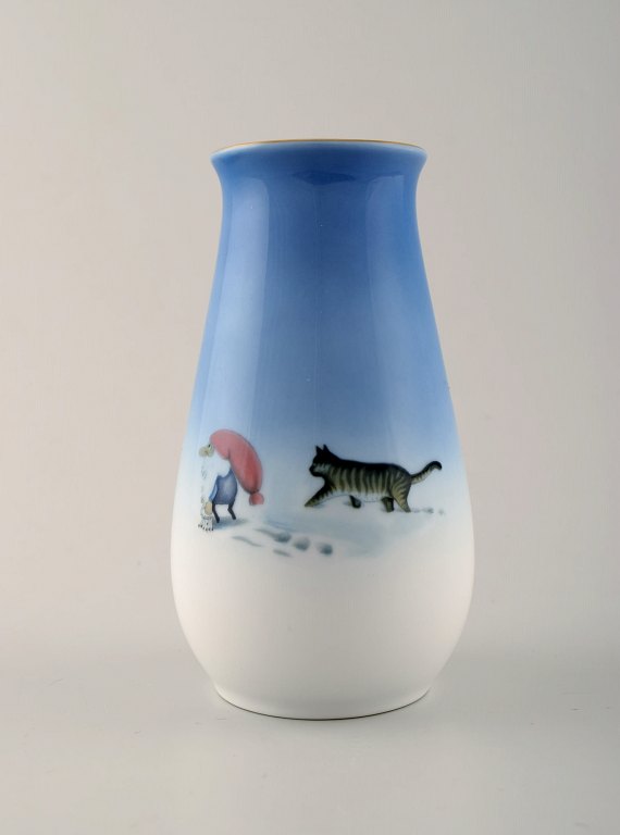 B & G (Bing & Grondahl), Christmas service, Harald Wiberg. Vase.
