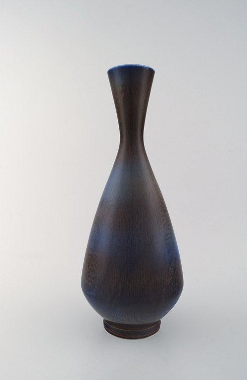 Berndt Friberg Studio large ceramic vase. Modern Swedish design. Unique, 
handmade.
