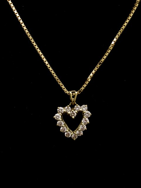 14ct gold chain necklace and heart-shaped pendant