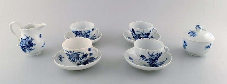 Meissen løgmønstret. Sæt på 4 kaffekopper og underkopper, sukkerskål og 
flødekande. Ca. 1920.  
