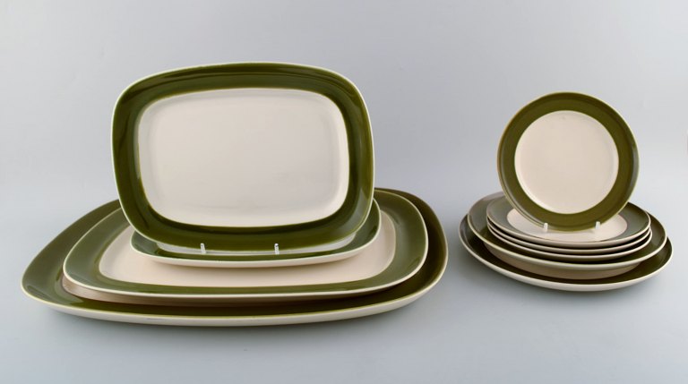 Timiana dinner service from Aluminia in faience. Consisting of 4 dishes and 5 
plates. 1960s.
