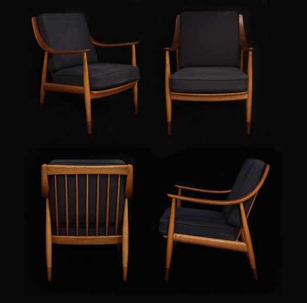 Hvidt & Mølgaard: A pair of lounge chairs produced by France and Daverkosen 
circa 1953. Beech and teak