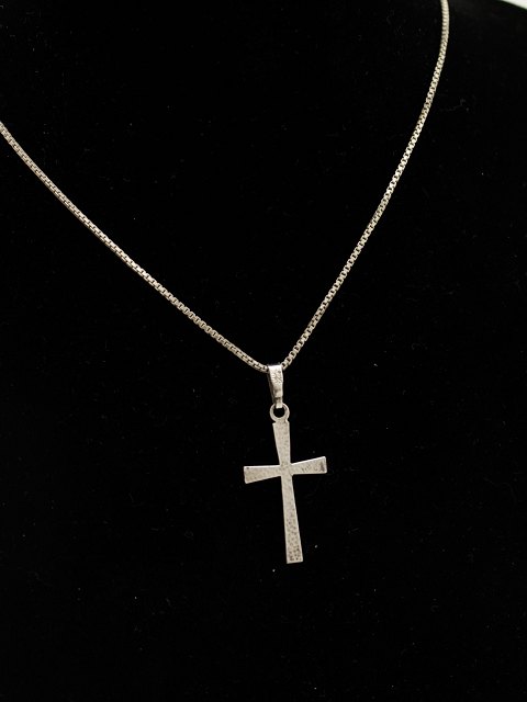 Silver necklace 43 cm. with cross