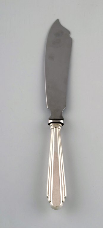 Dansk sølvsmed. Art deco lagkagekniv i tretårnet sølv. 1950.
