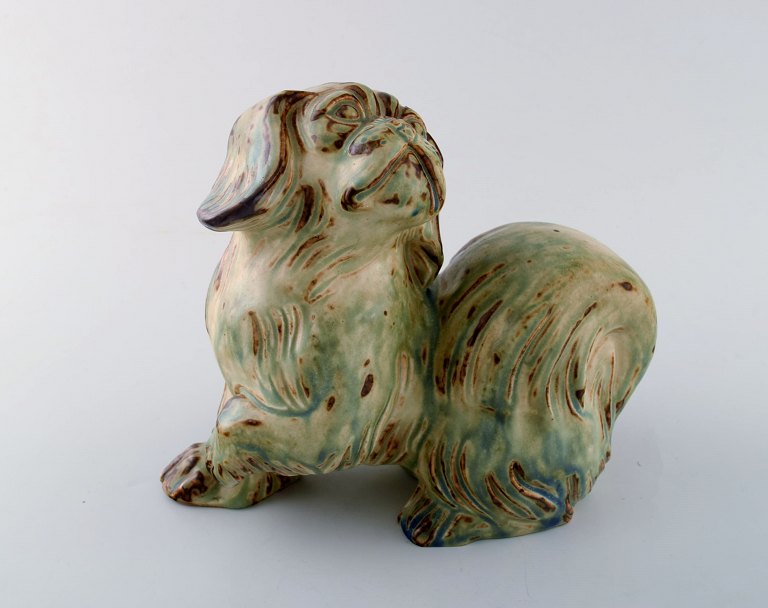 Knud Kyhn for Royal Copenhagen, stoneware figure, pekingese. Light sung glaze.
