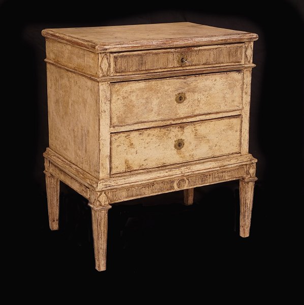 A Gustavian chest of drawers. Original colors. Sweden circa 1780. H: 78cm. Top: 
65x45cm