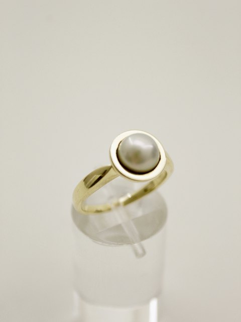 14 carat gold ring size 52-53 with  pearl