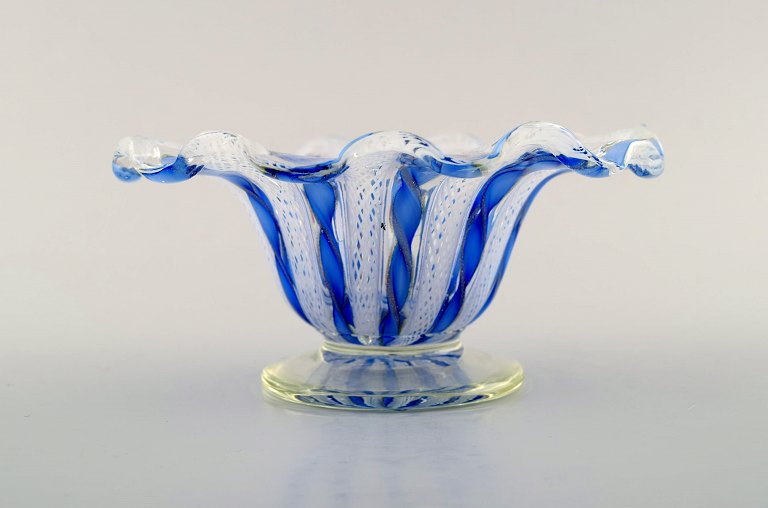 "Zanfirico" Murano, blue bowl on foot in mouth blown art glass, 1960s.
