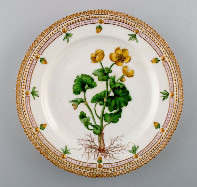 Royal Copenhagen flora danica lunch plate.
Model number 20/3550.