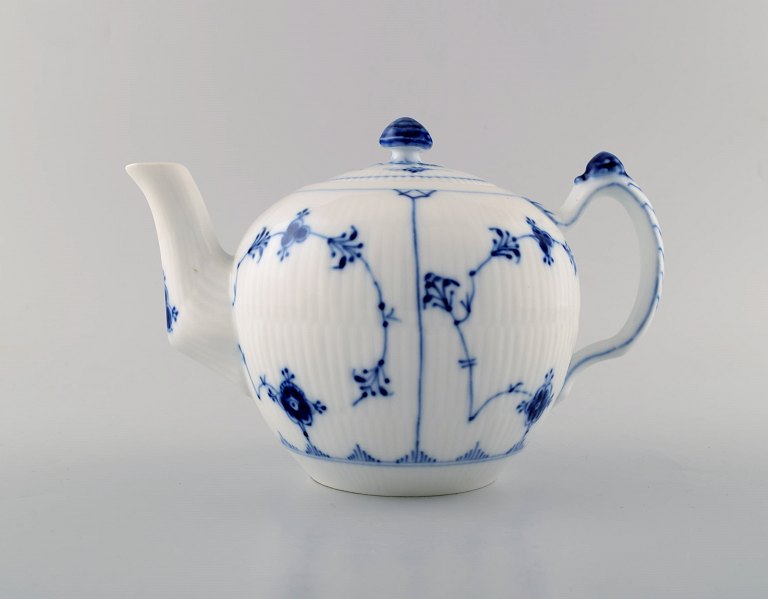 Bing & Grondahl / B&G, Blue Fluted. Teapot. 1915-1947.
