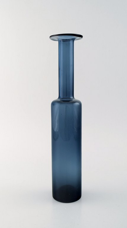 Nanny Still for Riihimäen Lasi, Finnish art glass decoration bottle vase.
