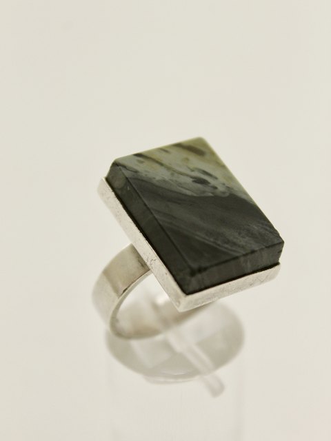 Sterling silver ring size 54 with square malachite sold
