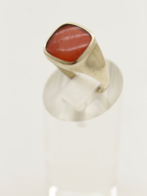 8 carat gold ring size 62 with carnelian sold